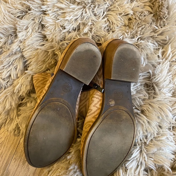 Tan booties - Picture 2 of 4